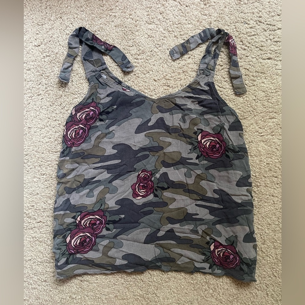 Rose Camo Shirt💚🌹